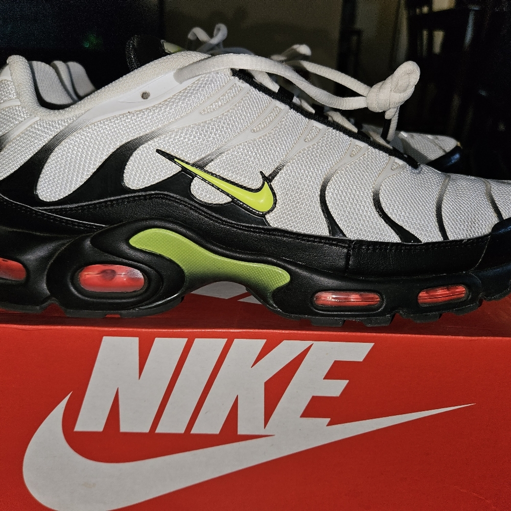 Air Max Plus SE Sz 12 Mens 100% Authentic Slightly Worn MINT CONDITION